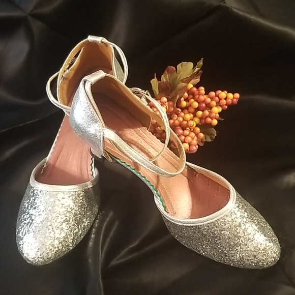 Strapy Metallic Silver Shoes - Picture 2 of 9
